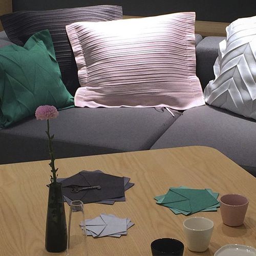 Kissen für Sofas - IITTALA X ISSEY - iittala - quadratisch / einfarbig / für Privatgebrauch