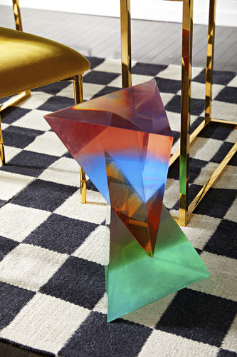 Moderner Beistelltisch - NEO GEO - Jonathan Adler - Acryl / dreieckig / für Privatgebrauch