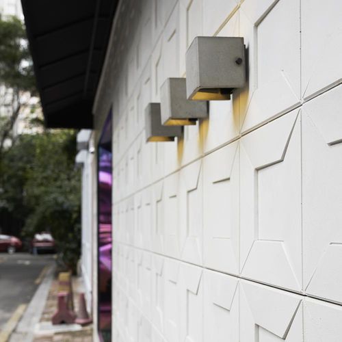 Moderne Wandleuchte - V - BENTU DESIGN - für Außenbereich / Acryl / Beton