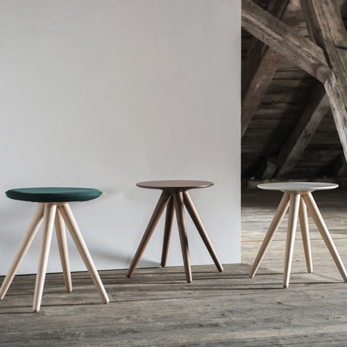 Moderner Couchtisch - FAT FLAT  - LINA furniture - Holz / Gestell aus Eiche / Gestell aus Massivholz