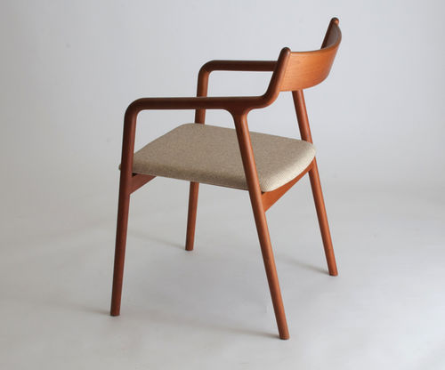 Moderner Stuhl - PEPE - Miyazaki Chair Factory - für den Innenraum / Holz / Polster