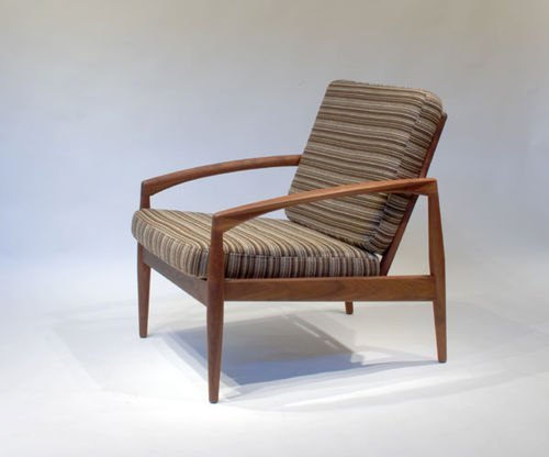 Sessel / skandinavisches Design - PAPER KNIFE - Miyazaki Chair Factory - Stoff / Holz / mit Fußstütze