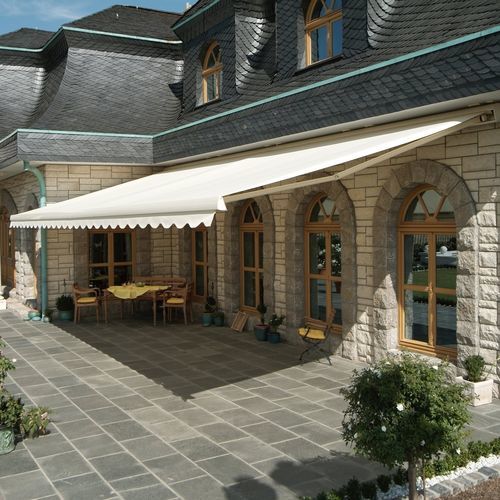 Fallarmmarkise - 330 - Kadeco Sonnenschutzsysteme GmbH - motorisiert / für Gewerbegebrauch / für Terrasse