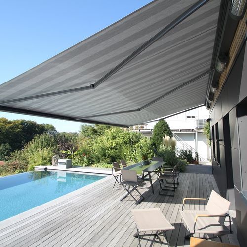 Fallarmmarkise - 230 - Kadeco Sonnenschutzsysteme GmbH - motorisiert / für Gewerbegebrauch / für Terrasse