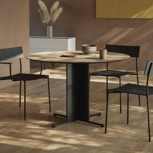 Moderner Tisch - OX - Omelette Editions - Holzfurnier / MDF / Gestell aus heißlackiertem Stahl