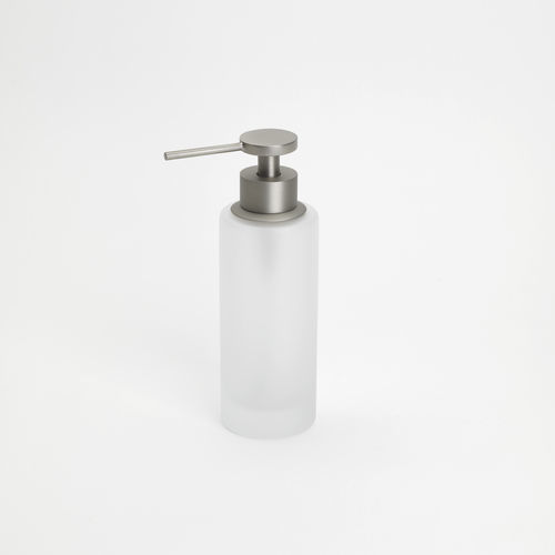 Seifenspender für Hotels - SATIN MINI: NICKEL - Klomfar GmbH - für öffentliche Einrichtungen / für Privatgebrauch / freistehend