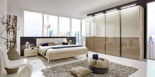 Doppelbett - SHANGHAI   - Wiemann - modern / mit Kopfteil aus Leder / Holz