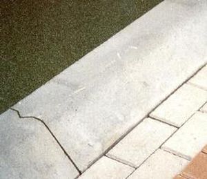 Bordstein-Randstein - Bleijko - Beton / für Bushaltestellen / linear