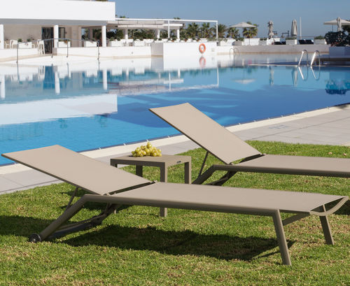 Moderne Sonnenliege - FARO - ARKIMUEBLE - Textilene / Aluminium / für Garten