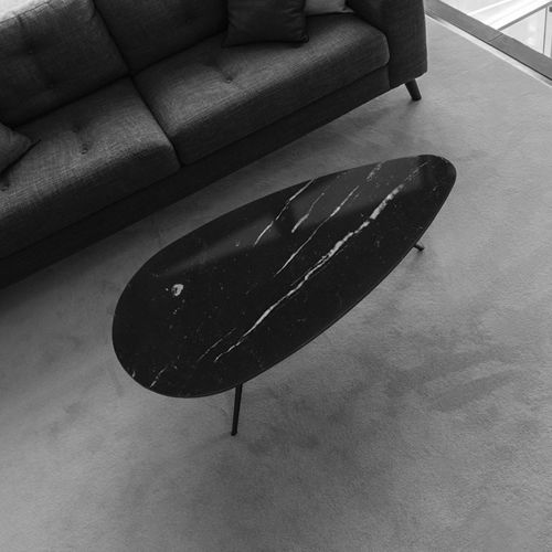 Moderner Couchtisch - EGGE NERO MARQUINA - MAAMI HOME - Marmor / Gestell aus lackiertem Metall / oval