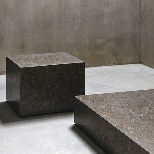 Moderner Nachttisch - EDGE H ATLANTIC BLUE LIMESTONE - MAAMI HOME - Marmor / Gestell aus Marmor / rechteckig