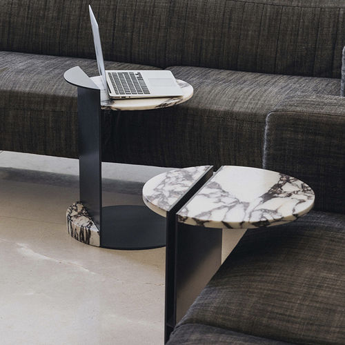 Moderner Beistelltisch - LINEA CALACATTA VIOLA - MAAMI HOME - Marmor / Gestell aus lackiertem Stahl / rund