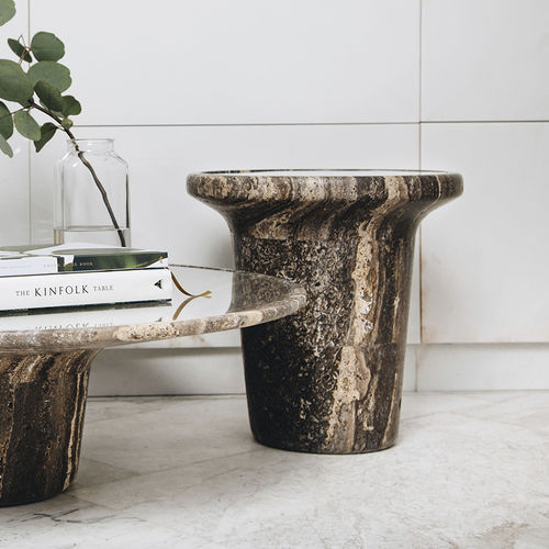 Beistelltisch / minimalistisches Design - DATA TALL TRAVERTINE - MAAMI HOME - Hartglas / Travertin / Gestell aus Travertin