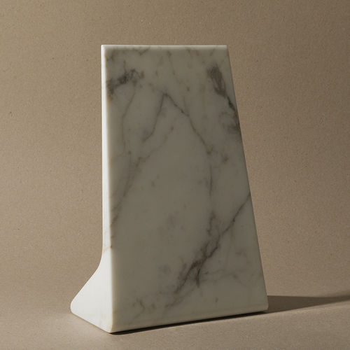 Marmor-Buchstütze - WEDGE - MAAMI HOME