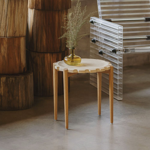 Moderner Beistelltisch - CLOCK TRAVERTINE - MAAMI HOME - Eiche / Massivholz / Travertin
