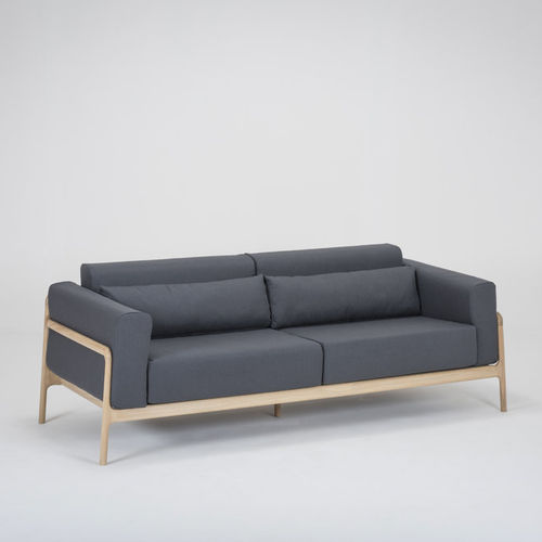 Modernes Sofa - FAWN - Gazzda - Stoff / Leder / Eiche