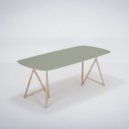 Moderner Tisch - KOZA - Gazzda - Eiche / Linoleum / oval