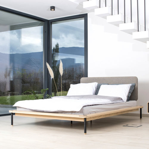 Doppelbett - FINA - Gazzda - modern / gepolstertes Kopfteil / Eiche