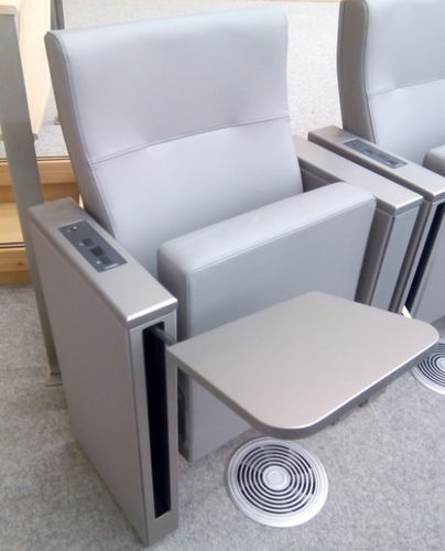 Moderner Hörsaalstuhl - Recto Reflex - Jezet Seating - für den Innenraum / feuerfester Stoff / Holz