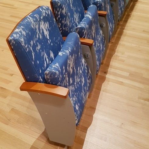 Moderner Auditoriumsessel - Custom Made - Jezet Seating - feuerfester Stoff / klappbar / grau