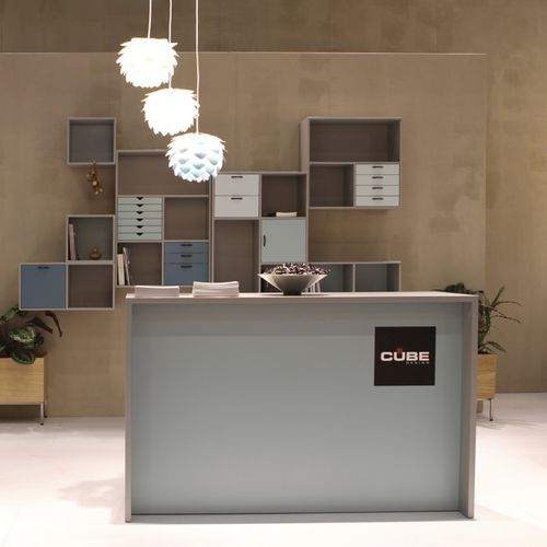 Holzfurnier-Empfangstheke - HIGH CUBE - cube Design - Laminat