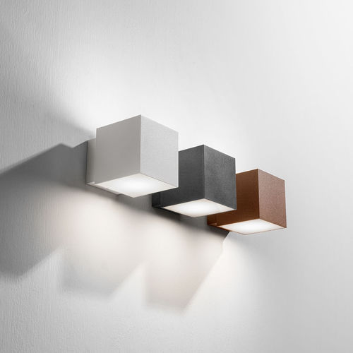 Moderne Wandleuchte - UP&DOWN  - OLEV S.r.l. - für den Innenraum / Aluminium / in Würfelform