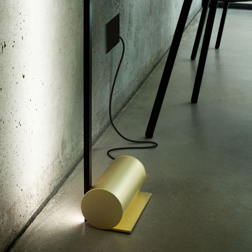 Bodenlampe - SLIGHT - OLEV S.r.l. - Metall / modern / mit Kabel