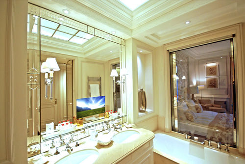 Wandmontierter Spiegel für Badezimmer - BEAU-RIVAGE PALACE : LAUSANNE - Raymura - modern / rechteckig / mit integriertem Fernsehbildschirm