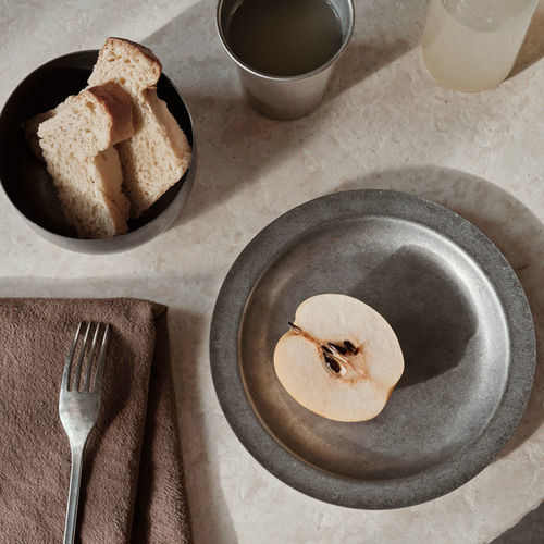 Flache-Teller - Tumbled - Ferm Living - rund / Edelstahl / einfarbig