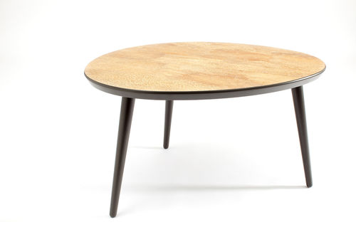 Moderner Couchtisch - AFELIO - SIKALINDI - Holz / oval / für Privatgebrauch