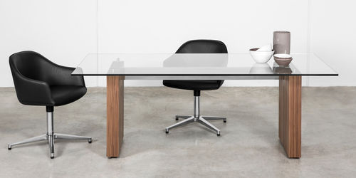 Moderner Tisch - BLOCK - MASIS - Glas / Gestell aus Holz / rechteckig
