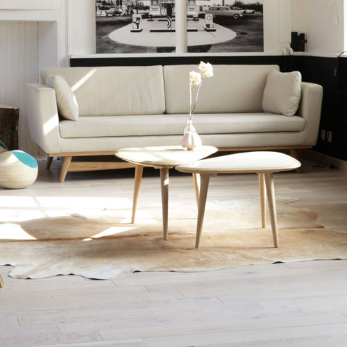 Moderner Couchtisch - SMALL 50’S - Red Edition - Holz / Gestell aus Holz / dreieckig