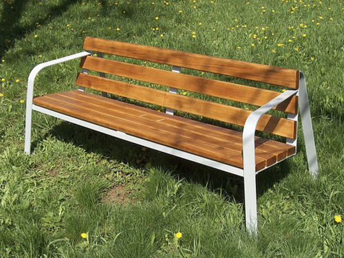 Klassische Bank für den öffentlichen Raum - P80 - Euroelement Ltd. - Holz / Metall / mit Rückenlehne
