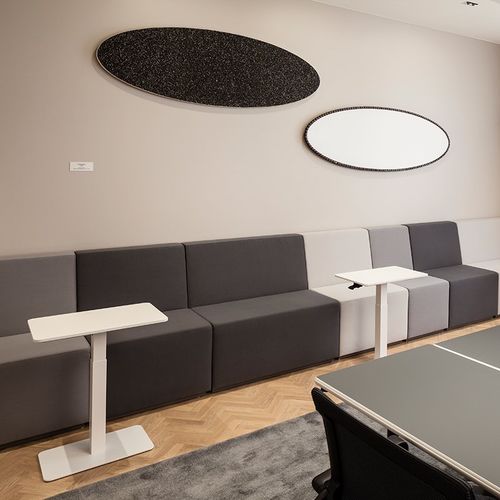 Moderner Beistelltisch - TOP LIFT - INTO Concept - MDF / Gestell aus heißlackiertem Stahl / rechteckig