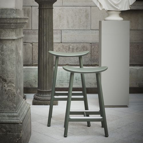 Klassischer Barhocker - ARC - edsbyn - Massivholz / mit Fußstütze / für Gewerbegebrauch