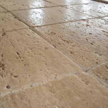 Marmorfliesen - TRAVERTINO CHIARO - WALL GRANITE SERVICE SRL - poliert / Relief / für den Innenraum
