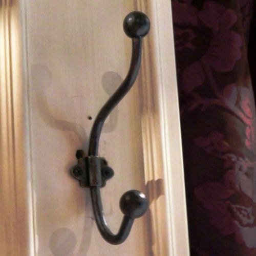 Klassischer Garderobenhaken - PURE PLUS - Dauby - aus weißer Bronze / Rohmetall / aus gealtertem Eisen