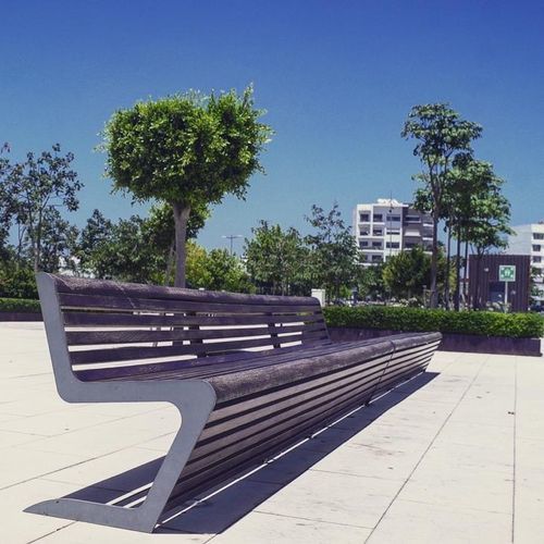 Moderne Bank für den öffentlichen Raum - WOODY RECY - THE ITALIAN LAB SRL - Recyclingkunststoff / galvanisiertem Stahl / Edelstahl