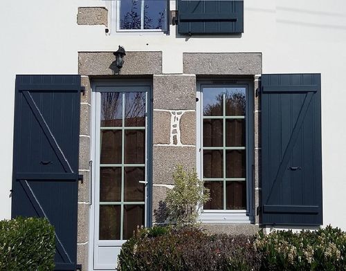 Einflügeliger Fensterladen - Isolée - GYT - Aluminium / Tür / blau