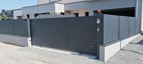 Schiebetor - Ambellya - GYT - rechts / Aluminium / Platten