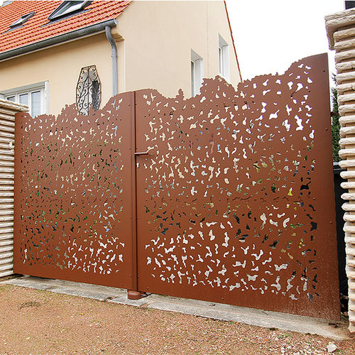 Einflügeliges Tor - Ambellya Feuillage - GYT - thermolackiertes Aluminium / Platten / laserbearbeitet