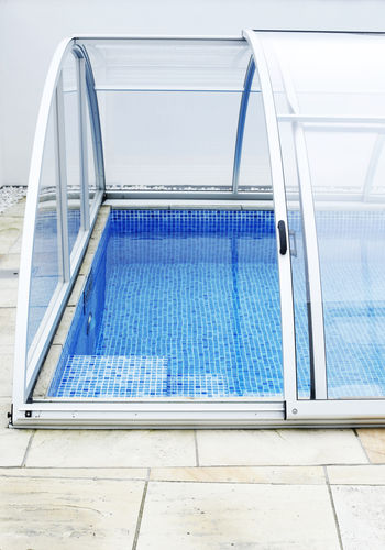 Halbhohe Schwimmbadüberdachung - STELLA COMFORT - Gullberg & Jansson AB - Schiebe / Aluminium / motorisiert