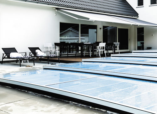 Flache Schwimmbadüberdachung - ALVA - Gullberg & Jansson AB - Schiebe / Aluminium / motorisiert