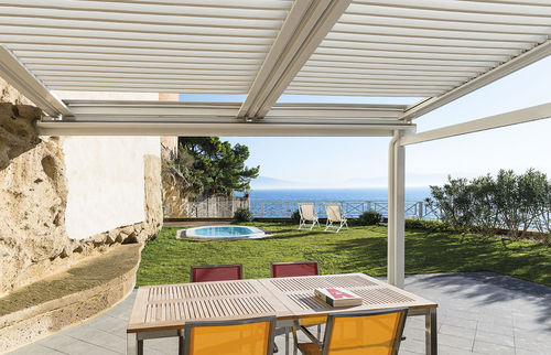 Angebaute Pergola - PARTERRE : FLAP CABRIO - Frigerio Living - selbsttragend / Aluminium / modulierbar