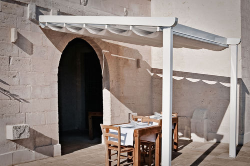Angebaute Pergola - PARTERRE : SANREMO LIGHT - Frigerio Living - Aluminium / PVC