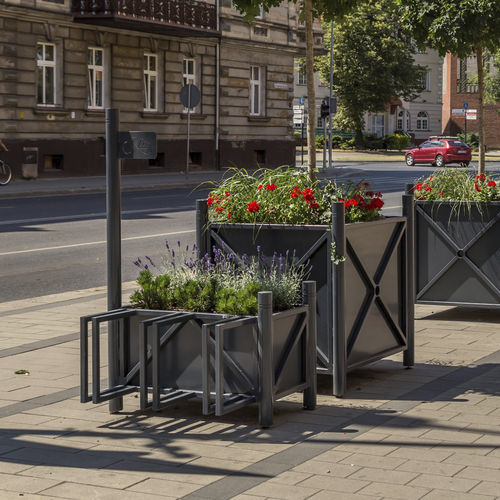 Bodenstehender Fahrradständer - Urban Rank L - Terra Group - gesichert / mit integrierten Pflanzkübeln / mit Dachbegrünung