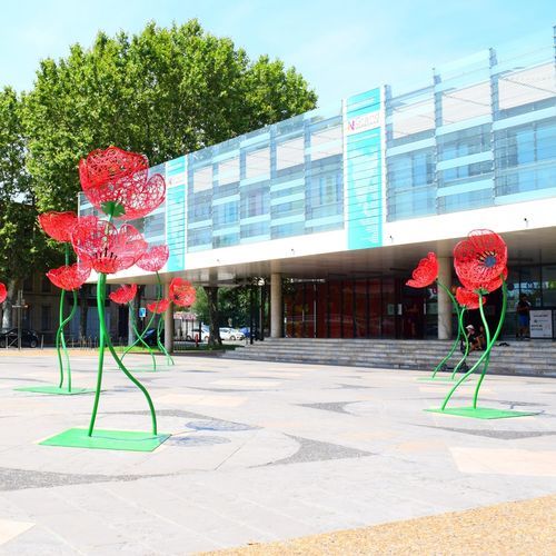 Glasfaser-Skulptur - Flower A 3D - Terra Group - bodenstehend / für Hotels / für öffentliche Bereiche