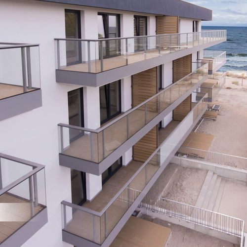 Aluminium-Geländer - KAPRALA KONIECZNEGO - Copal - Glasplatten / für Außenbereich / für Balkon