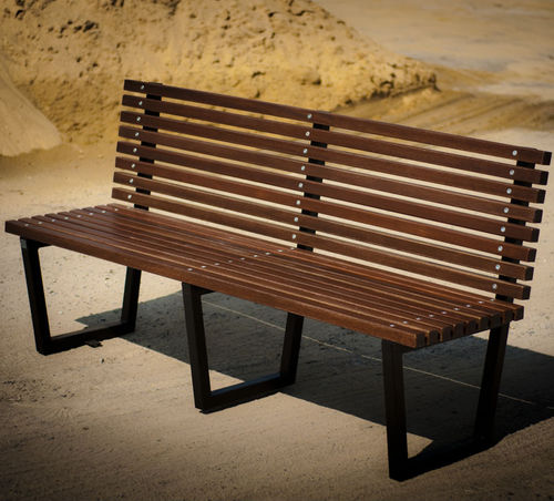 Moderne Bank für den öffentlichen Raum - BERGEN 02.015 - ZANO Street Furniture - Laubholz / Kiefer / Fichte