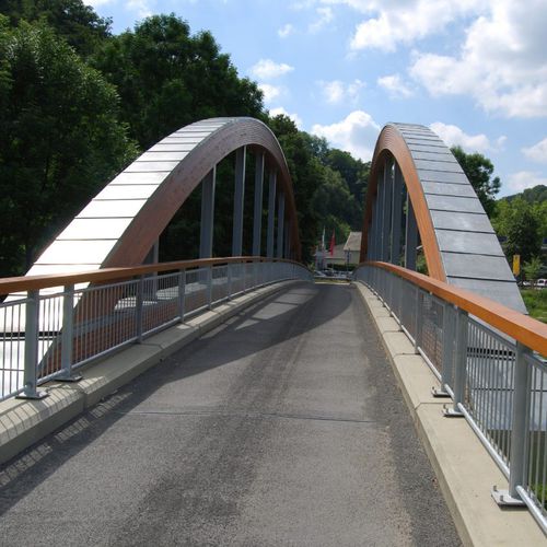 Stahlbrücke - HÖNGESBERGER  - TiComTec - Holz / aus Beton / bogenförmig
